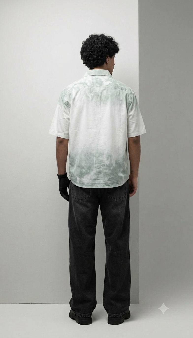 Fit Short Sleeve Top Featuring A Green Tie-Dye Pattern