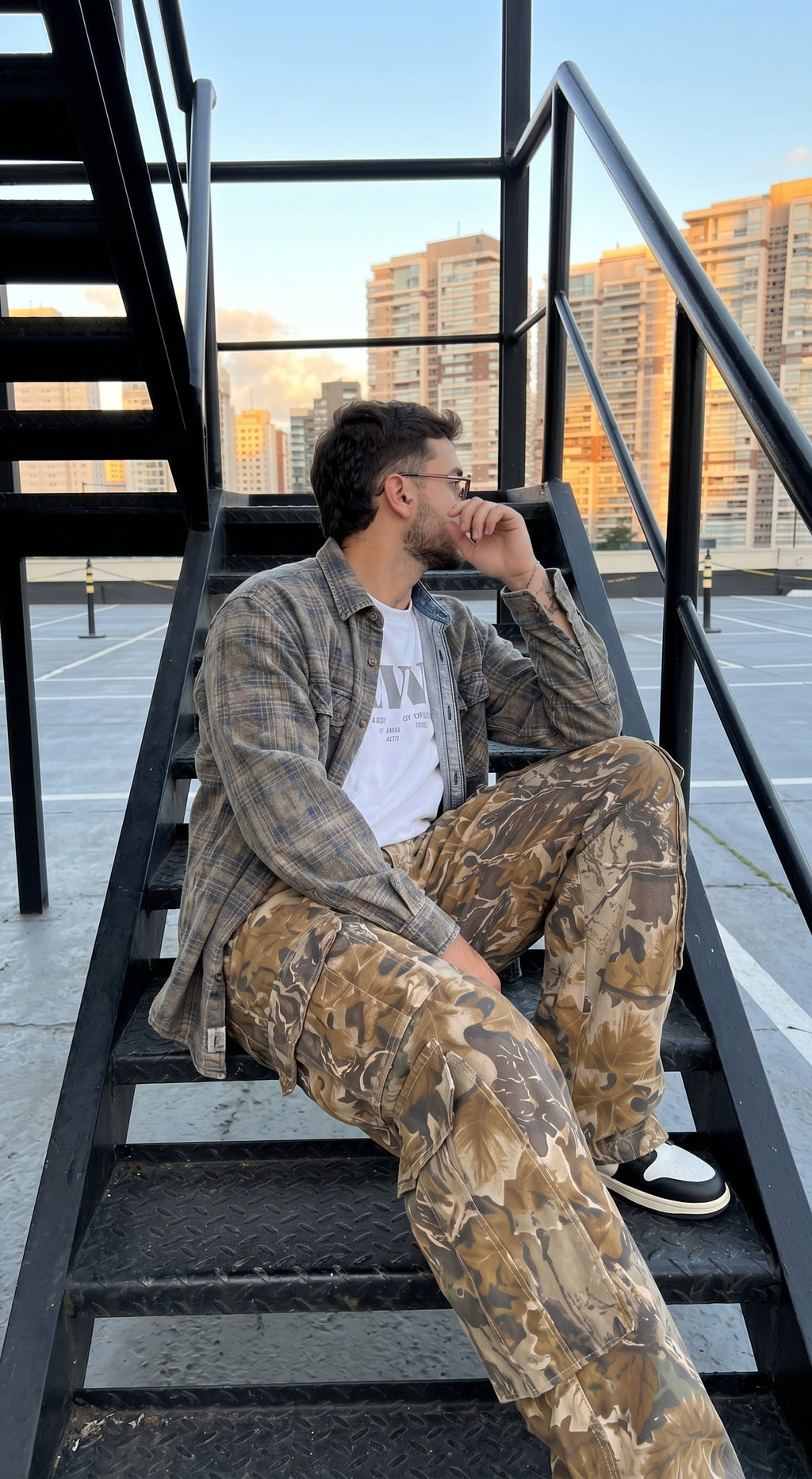 Realtree Men's Camo Cargo Pants In Advantage Classic Pattern Feturing 6 Pockets and Heavy-Duty Construction